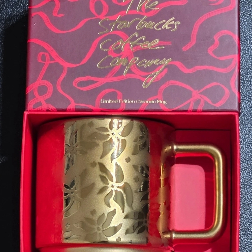 2025 Starbucks Limited Edition Gold Poinsettia Mug (RARE)